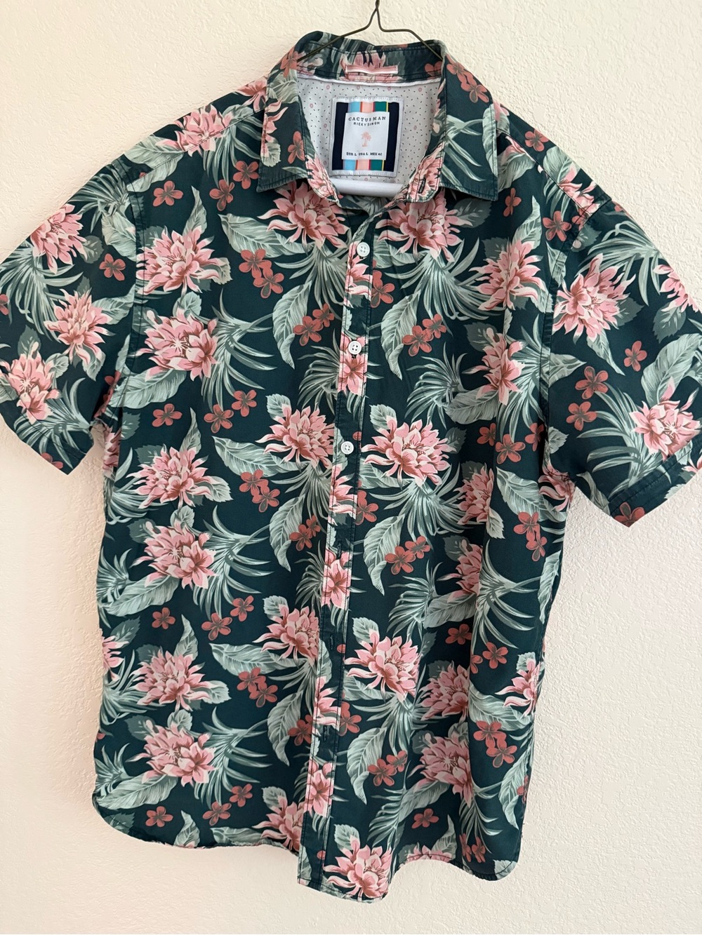 Quiksilver Green Floral Short-Sleeve Button-Up Shirt with Pink Flowers